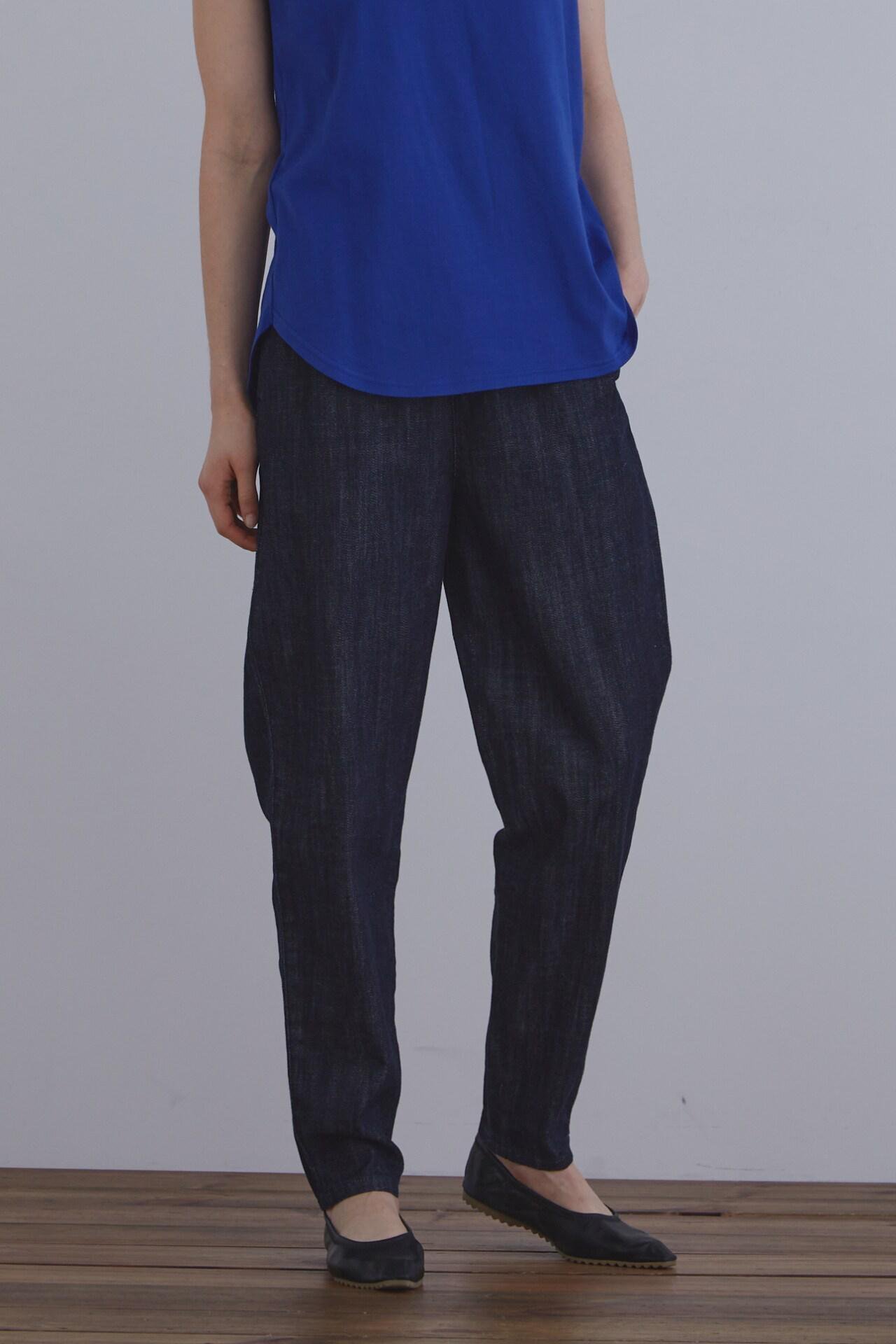 【ル フィル/LE PHIL】の《LE PHIL》ルーズデニムパンツ 人気、トレンドファッション・服の通販 founy(ファニー) 　ファッション　Fashion　レディースファッション　Fashion for Women　パンツ　Pants & Trousers　デニムパンツ・ジーンズ・美脚デニム　Denim Jeans & Pants　インディゴ　Indigo Denim　コクーン　Cocoon, Cocoon Silhouette　スタンダード　Standard, Basic　テーパード　Tapered, Tapered Pants　デニム　Denim, Jeans Material　フォルム　Silhouette, Form　再入荷　Restock / Back in Stock　春　Spring　 other-1|ID: prp329100004931055 ipo3291000000037010342