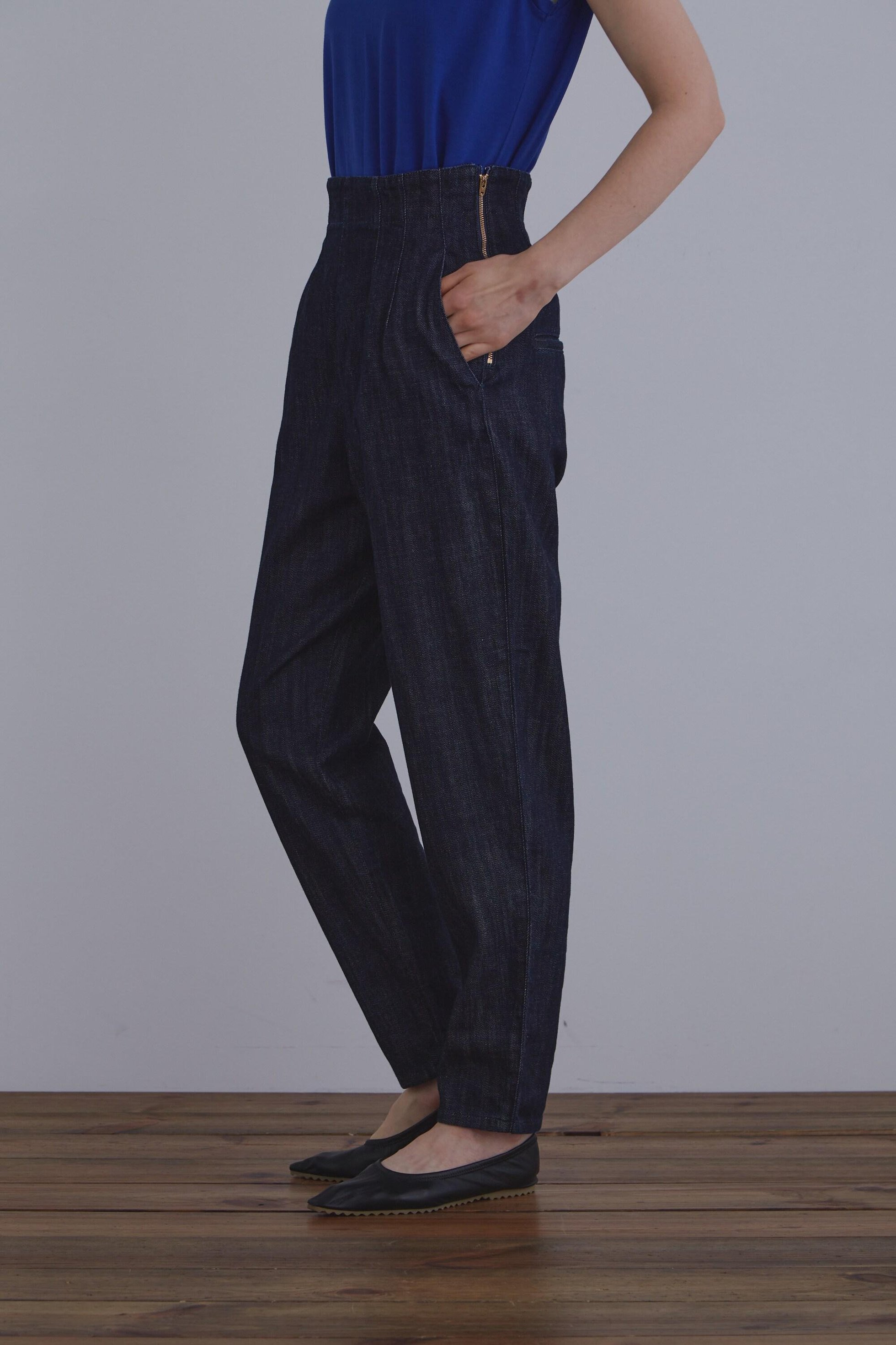 【ル フィル/LE PHIL】の《LE PHIL》ルーズデニムパンツ 人気、トレンドファッション・服の通販 founy(ファニー) 　ファッション　Fashion　レディースファッション　Fashion for Women　パンツ　Pants & Trousers　デニムパンツ・ジーンズ・美脚デニム　Denim Jeans & Pants　インディゴ　Indigo Denim　コクーン　Cocoon, Cocoon Silhouette　スタンダード　Standard, Basic　テーパード　Tapered, Tapered Pants　デニム　Denim, Jeans Material　フォルム　Silhouette, Form　再入荷　Restock / Back in Stock　春　Spring　other-5|ID: prp329100004931055 ipo3291000000037010355