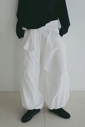 【エトレトウキョウ/ETRE TOKYO】 ダブルガーゼバレルパンツ大人の最旬トレンドファッション＆コーディネート founy(ファウニー) ファッション Fashion レディースファッション Fashion for Women パンツ Pants & Trousers カットソー Cut and Sewn Top コンパクト Compact, Small Size スウェット / スエット Sweatshirt, Sweatwear ダブル Double, Double-Breasted フィット Fit, Slim Fit フォルム Silhouette, Form リラックス Relax, Relaxed Fit おすすめ Recommended / Our Picks |ID:prp329100004931084