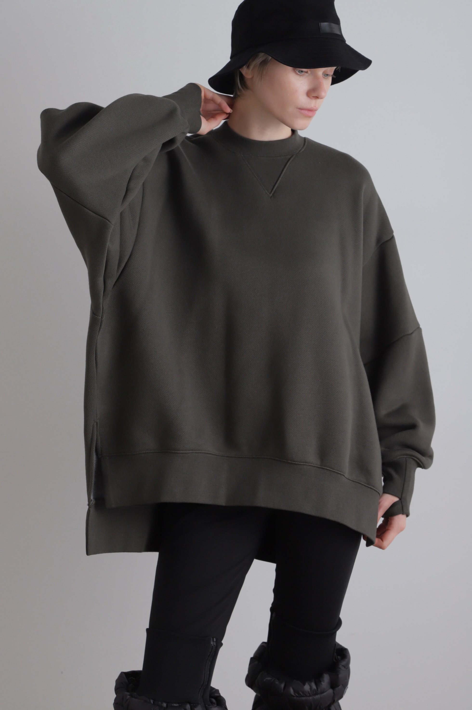 【ル フィル/LE PHIL】の《LE PHIL SPORTS》 裏起毛プルオーバー インテリア・キッズ・メンズ・レディースファッション・服の通販 founy(ファニー) 　ファッション　Fashion　レディースファッション　Fashion for Women　トップス・カットソー　Cut & Sew Tops　シャツ・ブラウス・オフィスカジュアル　Elegant Blouses & Button-Ups　ロングTシャツ・Tシャツ　Longline T-Shirts & Tees　カジュアルプルオーバー・ニットトップス　Pullovers & Knit Tops / Casual Pullovers　カットソー・ベーシックTシャツ　Cut-and-Sewn Tops / Stretch Tees & Basics　おすすめ　Recommended / Our Picks　スポーツ　Sports, Activewear　スリーブ　Sleeve, Long Sleeve / Short Sleeve　ハイネック　High Neck, Mock Neck　ビッグ　Big, Oversized　ボトム　Bottoms, Lower Wear　レギンス　Leggings, Stretch Pants　ロング　Long, Long-Length　再入荷　Restock / Back in Stock　カーキ|ID: prp329100004931128 ipo3291000000037011145