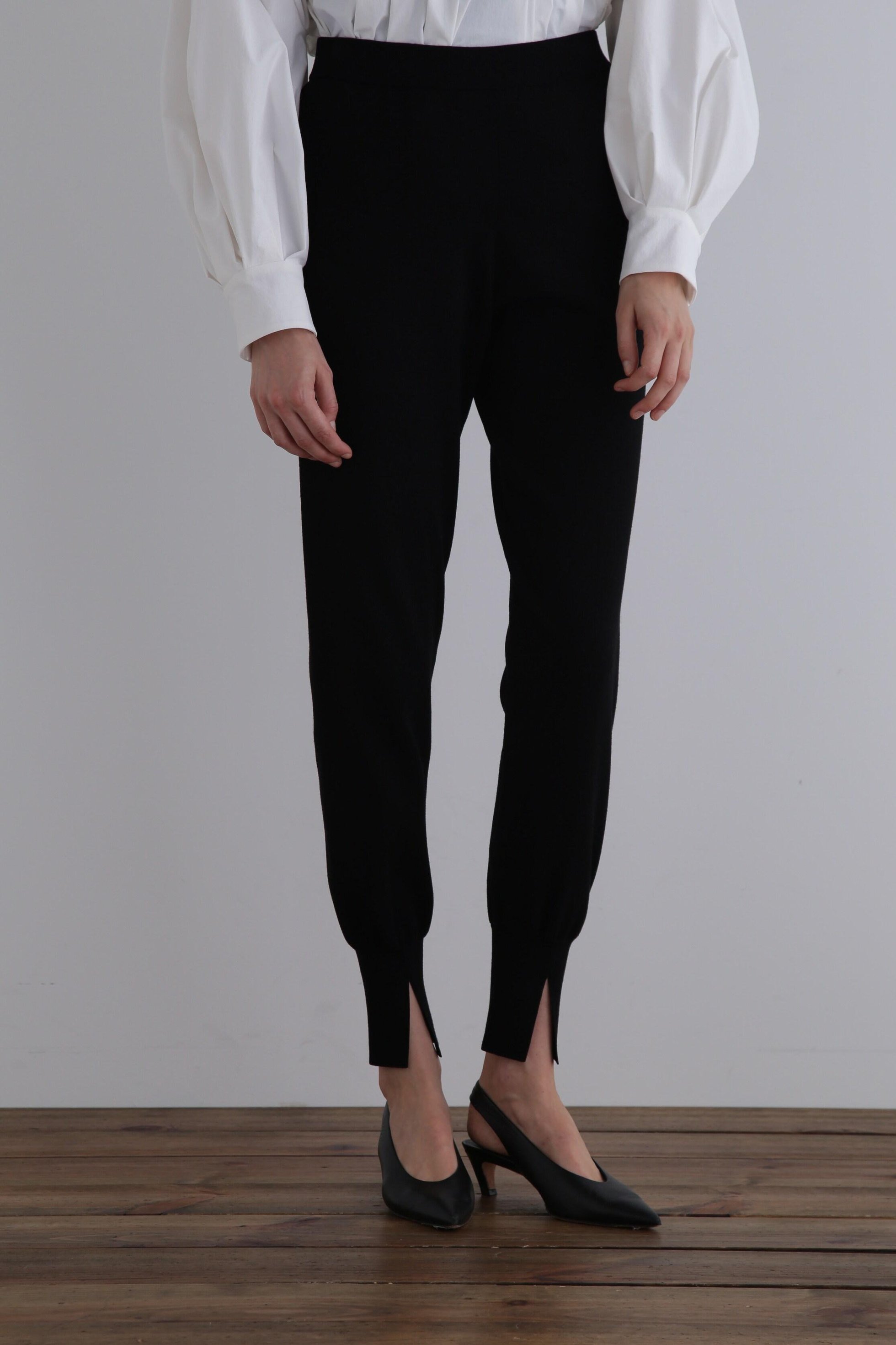 【ル フィル/LE PHIL】の《LE PHIL》ヴィスニットパンツ 人気、トレンドファッション・服の通販 founy(ファニー) 　ファッション　Fashion　レディースファッション　Fashion for Women　パンツ　Pants & Trousers　スタンダード　Standard, Basic　スリット　Slit, Slit Detail　リラックス　Relax, Relaxed Fit　エレガント 上品　Elegant　再入荷　Restock / Back in Stock　other-5|ID: prp329100004931160 ipo3291000000037011425