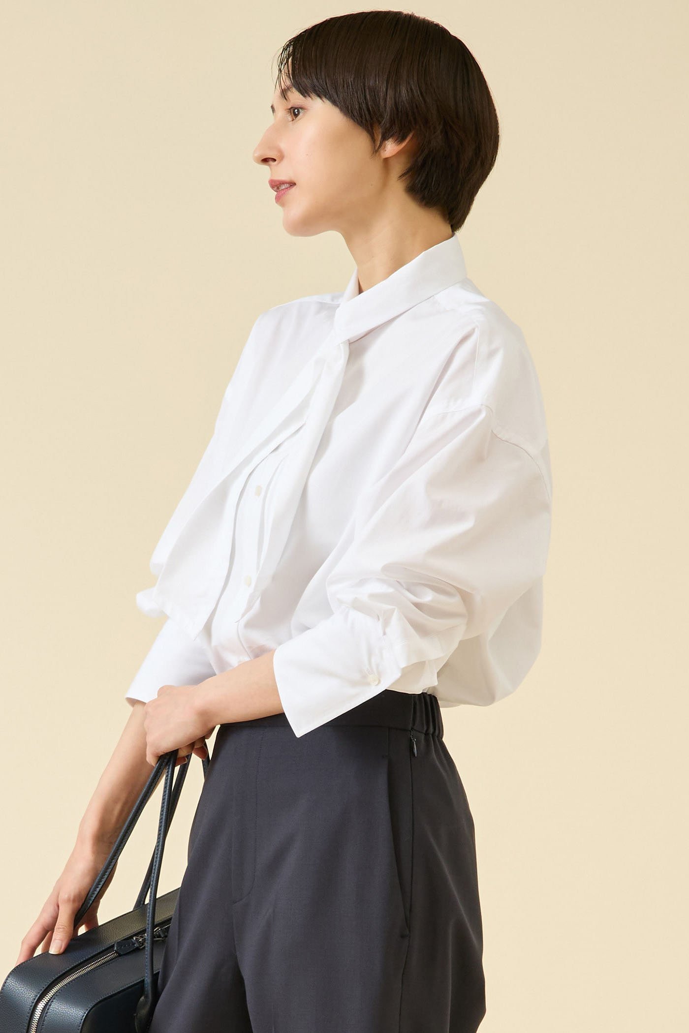 【マルティニーク/martinique】のESSENTIAL ボウタイブラウス 人気、トレンドファッション・服の通販 founy(ファニー) 　ファッション　Fashion　レディースファッション　Fashion for Women　トップス・カットソー　Cut & Sew Tops　シャツ・ブラウス・オフィスカジュアル　Elegant Blouses & Button-Ups　おすすめ　Recommended / Our Picks　ジャケット　Jacket, Outerwear　スリーブ　Sleeve, Long Sleeve / Short Sleeve　ロング　Long, Long-Length　冬　Winter / This Winter　秋　Autumn　other-2|ID: prp329100004931416 ipo3291000000037013643