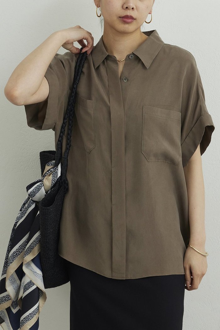 【ガリャルダガランテ/GALLARDAGALANTE】のミリタリーハーフスリーブシャツ インテリア・キッズ・メンズ・レディースファッション・服の通販 founy(ファニー) https://founy.com/ ファッション Fashion レディースファッション Fashion for Women トップス・カットソー Cut & Sew Tops シャツ・ブラウス・オフィスカジュアル Elegant Blouses & Button-Ups おすすめ Recommended / Our Picks なめらか Smooth, Silky Texture ショート Short, Short Length スリーブ Sleeve, Long Sleeve / Short Sleeve セットアップ Set-Up, Coordinated Outfit フロント Front, Front Design ミリタリー Military, Army Style エレガント 上品 Elegant 新作・新入荷 New Arrivals / New In |ID: prp329100004932031 ipo3291000000037017766