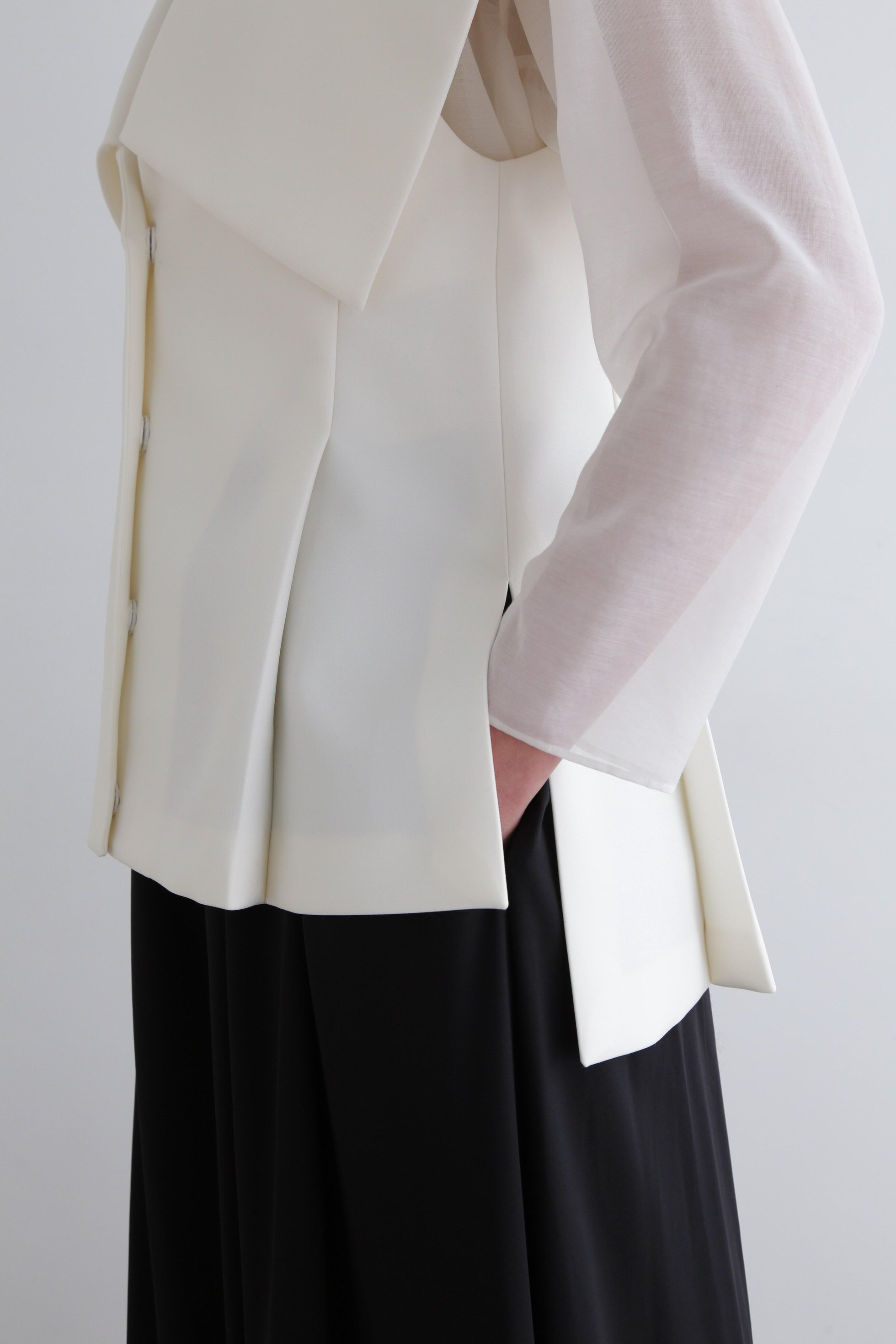 【ル フィル/LE PHIL】のコンフォートダブルクロススクエアカラージレ 人気、トレンドファッション・服の通販 founy(ファニー) 　ファッション　Fashion　レディースファッション　Fashion for Women　アウター　Coat / Outerwear Collection　レディースジャケット・軽アウター　Jackets　コンパクト　Compact, Small Size　ジャケット　Jacket, Outerwear　スクエア　Square, Square Shape　スタンダード　Standard, Basic　ダブル　Double, Double-Breasted　ビッグ　Big, Oversized　フェイス　Face, Facial Design　フェミニン　Feminine, Girly　再入荷　Restock / Back in Stock　other-8|ID: prp329100004932059 ipo3291000000037017996