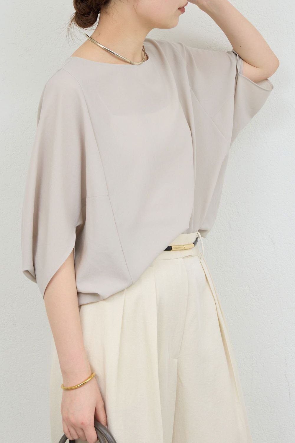 【ガリャルダガランテ/GALLARDAGALANTE】のドルマンジャージープルオーバー インテリア・キッズ・メンズ・レディースファッション・服の通販 founy(ファニー) 　ファッション　Fashion　レディースファッション　Fashion for Women　トップス・カットソー　Cut & Sew Tops　シャツ・ブラウス・オフィスカジュアル　Elegant Blouses & Button-Ups　ロングTシャツ・Tシャツ　Longline T-Shirts & Tees　カジュアルプルオーバー・ニットトップス　Pullovers & Knit Tops / Casual Pullovers　カットソー・ベーシックTシャツ　Cut-and-Sewn Tops / Stretch Tees & Basics　ショート　Short, Short Length　スリーブ　Sleeve, Long Sleeve / Short Sleeve　バランス　Balance, Style Balance　エレガント 上品　Elegant　ライトベージュ|ID: prp329100004932190 ipo3291000000037019113