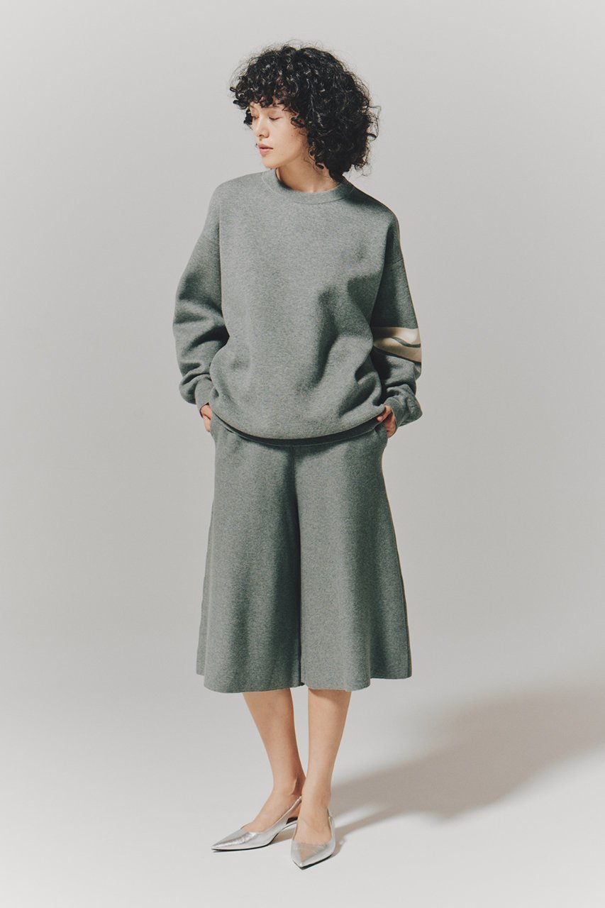 【ルームエイト/Room no.8】のDUAL LAYERED オーバーサイズ スウェット 人気、トレンドファッション・服の通販 founy(ファニー) 　ファッション　Fashion　レディースファッション　Fashion for Women　トップス・カットソー　Cut & Sew Tops　シャツ・ブラウス・オフィスカジュアル　Elegant Blouses & Button-Ups　レディースパーカー・カジュアルフーディー　Casual Hoodies & Sweatshirts　ロングTシャツ・Tシャツ　Longline T-Shirts & Tees　スウェット・クルーネックトップス　Sweatshirts & Crewnecks / Relaxed Fit Sweat Tops　カットソー・ベーシックTシャツ　Cut-and-Sewn Tops / Stretch Tees & Basics　シンプル　Simple, Minimal　スウェット / スエット　Sweatshirt, Sweatwear　スリーブ　Sleeve, Long Sleeve / Short Sleeve　リラックス　Relax, Relaxed Fit　エレガント 上品　Elegant　other-7|ID: prp329100004932381 ipo3291000000037020757