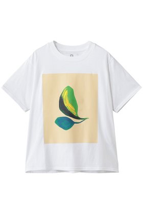 【ジュン オカモト/JUN OKAMOTO】のリーフグラフィックTシャツ 大人の最旬トレンドファッション＆コーディネート founy(ファウニー) ファッション Fashion レディースファッション Fashion for Women トップス・カットソー Cut & Sew Tops シャツ・ブラウス・オフィスカジュアル Elegant Blouses & Button-Ups ロングTシャツ・Tシャツ Longline T-Shirts & Tees カットソー・ベーシックTシャツ Cut-and-Sewn Tops / Stretch Tees & Basics なめらか Smooth, Silky Texture グラフィック Graphic, Graphic Design ショート Short, Short Length スリーブ Sleeve, Long Sleeve / Short Sleeve ハーフ Half, Half-Length フラワー Flower, Floral プリント Print, Printed Pattern モチーフ Motif, Design Theme リーフ Leaf, Botanical Leaf 再入荷 Restock / Back in Stock |ID:prp329100004932531