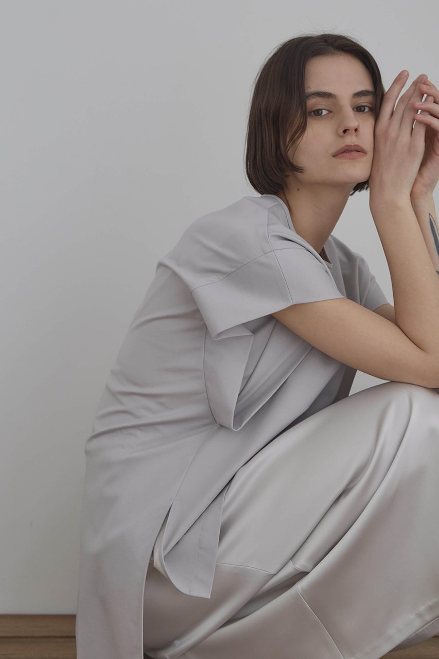 【ル フィル/LE PHIL】の《LE PHIL》コンパクトポンチノースリーブブラウス インテリア・キッズ・メンズ・レディースファッション・服の通販 founy(ファニー) 　ファッション　Fashion　レディースファッション　Fashion for Women　トップス・カットソー　Cut & Sew Tops　キャミソール&ノースリーブ　Camisoles & Sleeveless Tops　シャツ・ブラウス・オフィスカジュアル　Elegant Blouses & Button-Ups　ロングTシャツ・Tシャツ　Longline T-Shirts & Tees　カットソー・ベーシックTシャツ　Cut-and-Sewn Tops / Stretch Tees & Basics　おすすめ　Recommended / Our Picks　カットソー　Cut and Sewn Top　キャミソール　Camisole, Spaghetti Strap Top　コンパクト　Compact, Small Size　スタンダード　Standard, Basic　ストレッチ　Stretch, Stretchy Fabric　スリット　Slit, Slit Detail　セットアップ　Set-Up, Coordinated Outfit　タンク　Tank Top, Sleeveless Top　ドレープ　Drape, Draping Fabric　フォルム　Silhouette, Form　リラックス　Relax, Relaxed Fit　人気　Popular, Best Seller　定番　Standard, Basic Item　グレー|ID: prp329100004932644 ipo3291000000037022874