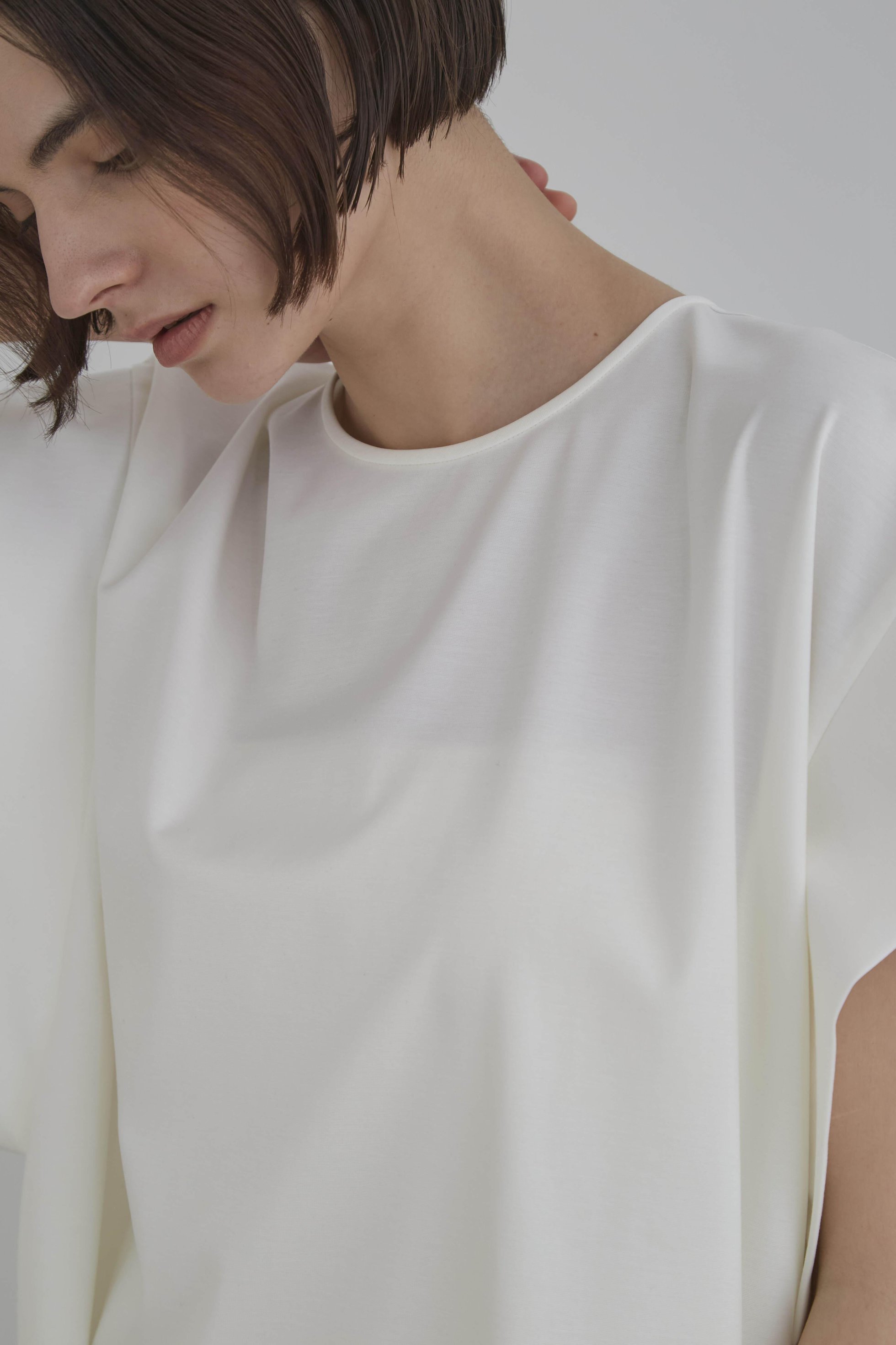 【ル フィル/LE PHIL】の《LE PHIL》コンパクトポンチノースリーブブラウス 人気、トレンドファッション・服の通販 founy(ファニー) 　ファッション　Fashion　レディースファッション　Fashion for Women　トップス・カットソー　Cut & Sew Tops　キャミソール&ノースリーブ　Camisoles & Sleeveless Tops　シャツ・ブラウス・オフィスカジュアル　Elegant Blouses & Button-Ups　ロングTシャツ・Tシャツ　Longline T-Shirts & Tees　カットソー・ベーシックTシャツ　Cut-and-Sewn Tops / Stretch Tees & Basics　おすすめ　Recommended / Our Picks　カットソー　Cut and Sewn Top　キャミソール　Camisole, Spaghetti Strap Top　コンパクト　Compact, Small Size　スタンダード　Standard, Basic　ストレッチ　Stretch, Stretchy Fabric　スリット　Slit, Slit Detail　セットアップ　Set-Up, Coordinated Outfit　タンク　Tank Top, Sleeveless Top　ドレープ　Drape, Draping Fabric　フォルム　Silhouette, Form　リラックス　Relax, Relaxed Fit　人気　Popular, Best Seller　定番　Standard, Basic Item　other-7|ID: prp329100004932644 ipo3291000000037022882