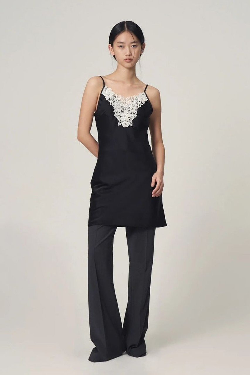 【ヴェニカ/Venica】のembroidery lace satin camisole 人気、トレンドファッション・服の通販 founy(ファニー) 　ファッション　Fashion　レディースファッション　Fashion for Women　トップス・カットソー　Cut & Sew Tops　キャミソール&ノースリーブ　Camisoles & Sleeveless Tops　シャツ・ブラウス・オフィスカジュアル　Elegant Blouses & Button-Ups　ロングTシャツ・Tシャツ　Longline T-Shirts & Tees　カットソー・ベーシックTシャツ　Cut-and-Sewn Tops / Stretch Tees & Basics　インナー　Innerwear　カーディガン　Cardigan, Knitwear　キャミソール　Camisole, Spaghetti Strap Top　サテン　Satin, Glossy Fabric　シェイプ　Shape, Slim Fit　ジャケット　Jacket, Outerwear　タンク　Tank Top, Sleeveless Top　レース　Lace, Lace Fabric　other-8|ID: prp329100004932769 ipo3291000000037024468