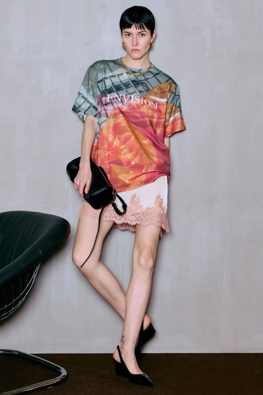 【メゾンスペシャル/MAISON SPECIAL】のFabric Photo Over T-Shirt/ファブリックフォトオーバーTEE 人気、トレンドファッション・服の通販 founy(ファニー) 　ファッション　Fashion　レディースファッション　Fashion for Women　トップス・カットソー　Cut & Sew Tops　シャツ・ブラウス・オフィスカジュアル　Elegant Blouses & Button-Ups　ロングTシャツ・Tシャツ　Longline T-Shirts & Tees　カットソー・ベーシックTシャツ　Cut-and-Sewn Tops / Stretch Tees & Basics　グラフィック　Graphic, Graphic Design　ショート　Short, Short Length　シンプル　Simple, Minimal　スリーブ　Sleeve, Long Sleeve / Short Sleeve　バランス　Balance, Style Balance　フロント　Front, Front Design　プリント　Print, Printed Pattern　おすすめ　Recommended / Our Picks　新作・新入荷　New Arrivals / New In　other-4|ID: prp329100004932885 ipo3291000000037025533