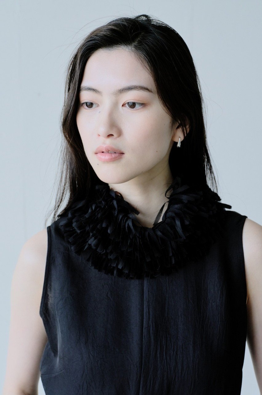 【ジェイドット/j.】のアセテートツイル フリルネックブラウス 人気、トレンドファッション・服の通販 founy(ファニー) 　ファッション　Fashion　レディースファッション　Fashion for Women　トップス・カットソー　Cut & Sew Tops　キャミソール&ノースリーブ　Camisoles & Sleeveless Tops　シャツ・ブラウス・オフィスカジュアル　Elegant Blouses & Button-Ups　シアー　Sheer, See-Through　スラックス　Slacks, Dress Pants　デニム　Denim, Jeans Material　ノースリーブ　Sleeveless, No-Sleeve　フリル　Frill, Ruffle　夏　Summer　新作・新入荷　New Arrivals / New In　春　Spring　S/S・春夏　SS, Spring/Summer, Warm Season　other-8|ID: prp329100004935561 ipo3291000000037037997