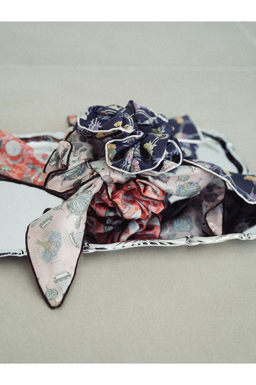 【スウォッシュロンドン/SWASH LONDON】のスカーフ付きシュシュ 人気、トレンドファッション・服の通販 founy(ファニー) 　ファッション　Fashion　レディースファッション　Fashion for Women　シュシュ&ヘアアクセ/ヘアアレンジ　Scrunchies & Hair Accessories　なめらか　Smooth, Silky Texture　アクセサリー　Fashion Accessories　エレガント 上品　Elegant　シルク　Silk, 100% Silk　スカーフ　Scarf, Neckwear　other-2|ID: prp329100004936716 ipo3291000000037044473