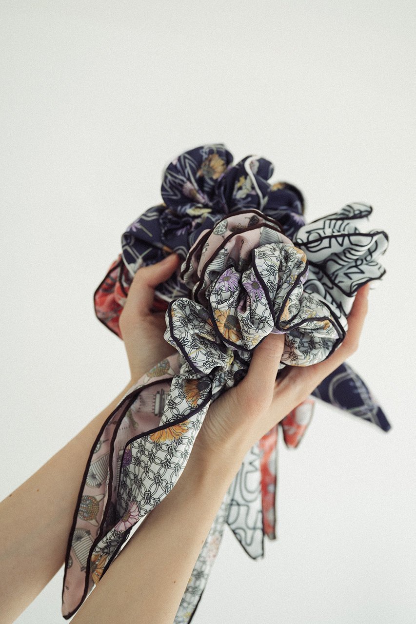 【スウォッシュロンドン/SWASH LONDON】のスカーフ付きシュシュ 人気、トレンドファッション・服の通販 founy(ファニー) 　ファッション　Fashion　レディースファッション　Fashion for Women　シュシュ&ヘアアクセ/ヘアアレンジ　Scrunchies & Hair Accessories　なめらか　Smooth, Silky Texture　アクセサリー　Fashion Accessories　エレガント 上品　Elegant　シルク　Silk, 100% Silk　スカーフ　Scarf, Neckwear　other-4|ID: prp329100004936716 ipo3291000000037044475