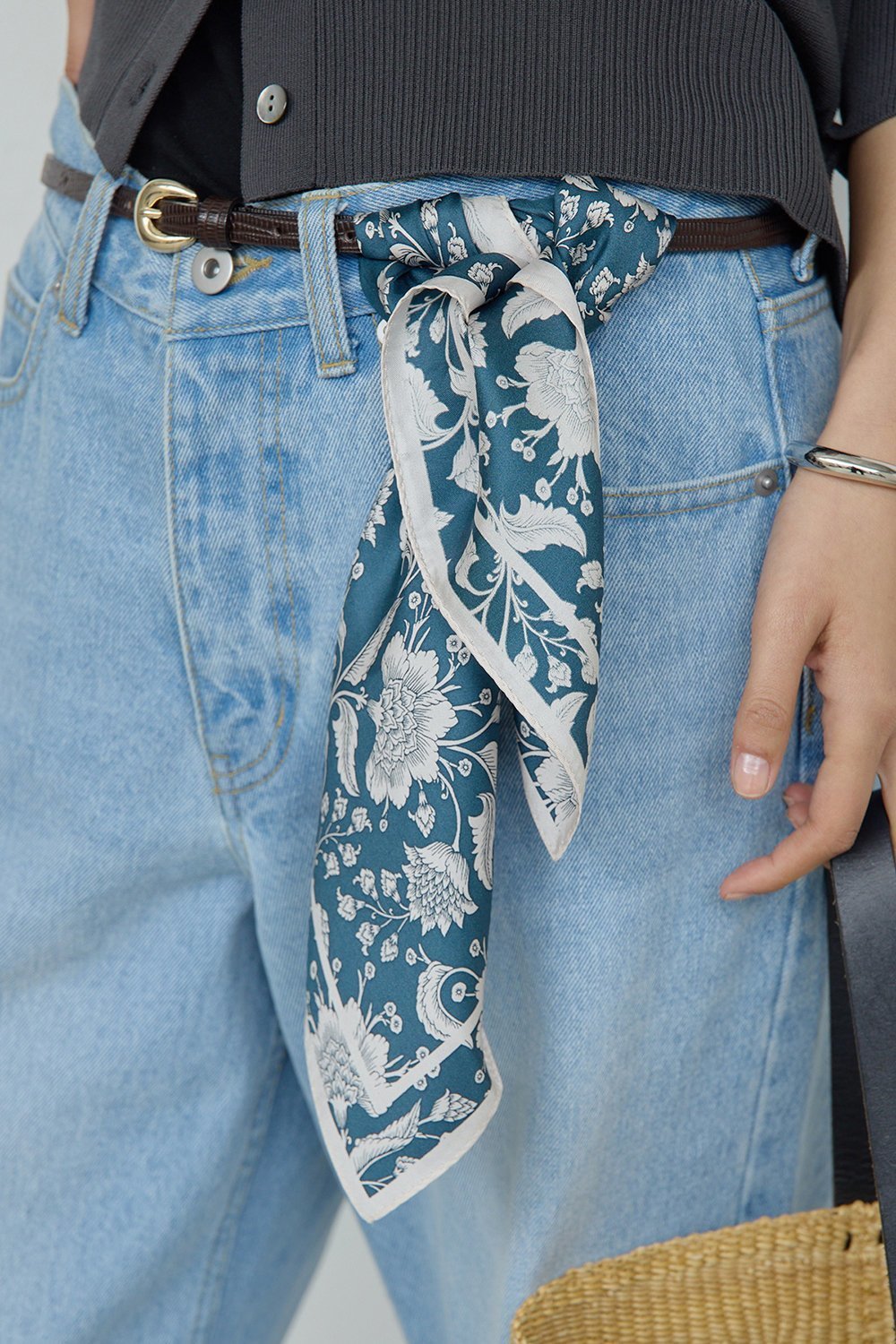 【ガリャルダガランテ/GALLARDAGALANTE】の更紗プリントシルクスカーフ インテリア・キッズ・メンズ・レディースファッション・服の通販 founy(ファニー) 　ファッション　Fashion　レディースファッション　Fashion for Women　ストール　Soft & Warm Scarves　マフラー・スヌード / 冬小物の定番　Scarves & Mufflers　なめらか　Smooth, Silky Texture　シルク　Silk, 100% Silk　スカーフ　Scarf, Neckwear　ストール　Stole, Wrap　マフラー　Scarf, Muffler　エレガント 上品　Elegant　ブルー|ID: prp329100004936892 ipo3291000000037045765