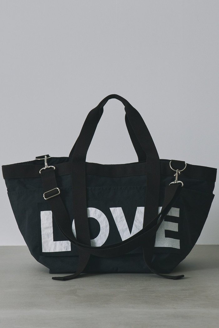 【キャサリンハムネット/KATHARINE HAMNETT LONDON】の【UNISEX】【キャサリン・ハムネット×HYAKU】LOVE トートバッグ BIG インテリア・キッズ・メンズ・レディースファッション・服の通販 founy(ファウニー) https://founy.com/ ファッション Fashion レディースファッション Fashion for Women バッグ Bags ユニセックス Unisex, Genderless 人気 Popular, Best Seller 別注 Limited Edition, Custom Order 新作・新入荷 New Arrivals / New In 旅行 Travel 軽量 Lightweight, Ultra Light |ID: prp329100004937198 ipo3291000000037047816