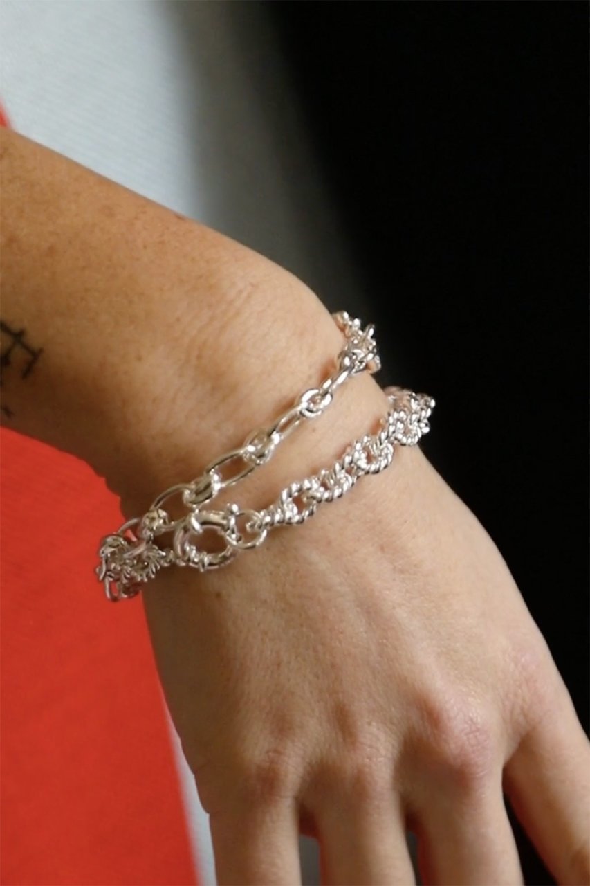 【デイジー ロンドン/DAISY LONDON】の【POLLY SAYER】 VINTAGE LINK CHAIN ブレスレット 人気、トレンドファッション・服の通販 founy(ファニー) 　ファッション　Fashion　レディースファッション　Fashion for Women　ジュエリー　Jewelry　チェーン＆カフブレスレット　Cuff & Chain Bracelets　バングル・カフブレスレット　Bangles & Cuff Bracelets　クール　Cool, Chic　コレクション　Collection, Seasonal Line　ツイスト　Tweed, Tweed Fabric　ブレスレット　Bracelet, Wristband　エレガント 上品　Elegant　人気　Popular, Best Seller　再入荷　Restock / Back in Stock　other-2|ID: prp329100004937365 ipo3291000000037048956