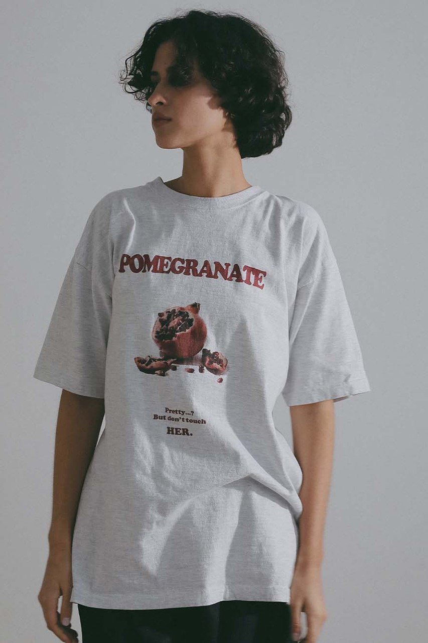 【ハー/HER.】の【4/23 12:00販売開始】POMEGRANATE T-shirt 人気、トレンドファッション・服の通販 founy(ファニー) 　ファッション　Fashion　レディースファッション　Fashion for Women　トップス・カットソー　Cut & Sew Tops　シャツ・ブラウス・オフィスカジュアル　Elegant Blouses & Button-Ups　ロングTシャツ・Tシャツ　Longline T-Shirts & Tees　カットソー・ベーシックTシャツ　Cut-and-Sewn Tops / Stretch Tees & Basics　ショート　Short, Short Length　スリーブ　Sleeve, Long Sleeve / Short Sleeve　ヴィンテージ　Vintage Style　新作・新入荷　New Arrivals / New In　other-7|ID: prp329100004937412 ipo3291000000037049310