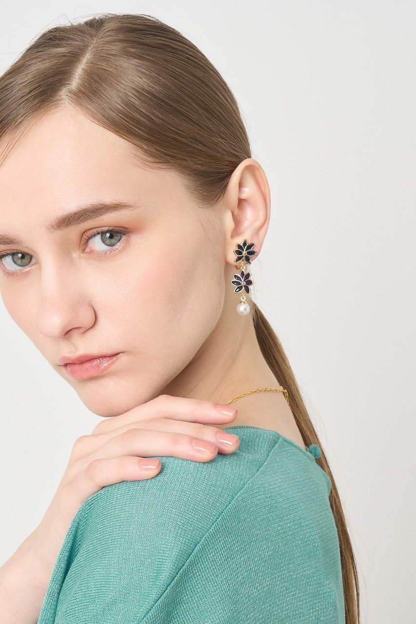 【アナイ/ANAYI】のフラワーパールイヤリング 人気、トレンドファッション・服の通販 founy(ファニー) 　ファッション　Fashion　レディースファッション　Fashion for Women　ジュエリー　Jewelry　ファッションリング　Fashion Rings　イヤリング・フープ・ドロップタイプ　Hoop, Drop & Clip Earrings　おすすめ　Recommended / Our Picks　イヤリング　Earrings　エレガント 上品　Elegant　ネックレス　Necklace, Pendant Necklace　パール　Pearl, Pearl Accent　フラワー　Flower, Floral　モチーフ　Motif, Design Theme　リュクス　Luxury, Elegant, High-End, Chic　夏　Summer　新作・新入荷　New Arrivals / New In　春　Spring　S/S・春夏　SS, Spring/Summer, Warm Season　other-6|ID: prp329100004937442 ipo3291000000037049536