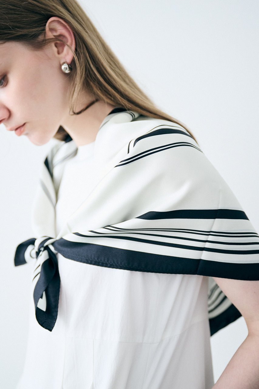 【アンクレイヴ/uncrave】のスクエア シルクスカーフ 人気、トレンドファッション・服の通販 founy(ファニー) 　ファッション　Fashion　レディースファッション　Fashion for Women　ストール　Soft & Warm Scarves　マフラー・スヌード / 冬小物の定番　Scarves & Mufflers　シルク　Silk, 100% Silk　シンプル　Simple, Minimal　スカーフ　Scarf, Neckwear　スクエア　Square, Square Shape　ストール　Stole, Wrap　プリント　Print, Printed Pattern　マフラー　Scarf, Muffler　モダン　Modern, Contemporary　新作・新入荷　New Arrivals / New In　other-7|ID: prp329100004937489 ipo3291000000037049837