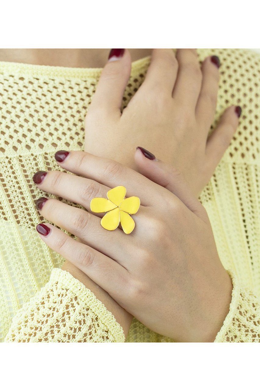 【セシル エ ジャンヌ/CECILE ET JEANNE】のエマイユ イエロー フルールリング 人気、トレンドファッション・服の通販 founy(ファニー) 　ファッション　Fashion　レディースファッション　Fashion for Women　おすすめ　Recommended / Our Picks　アクセサリー　Fashion Accessories　イエロー　Yellow　イヤリング　Earrings　エナメル　Patent Leather　エレガント 上品　Elegant　シンプル　Simple, Minimal　プレート　Plate, Dish　人気　Popular, Best Seller　other-2|ID: prp329100004937501 ipo3291000000037049922