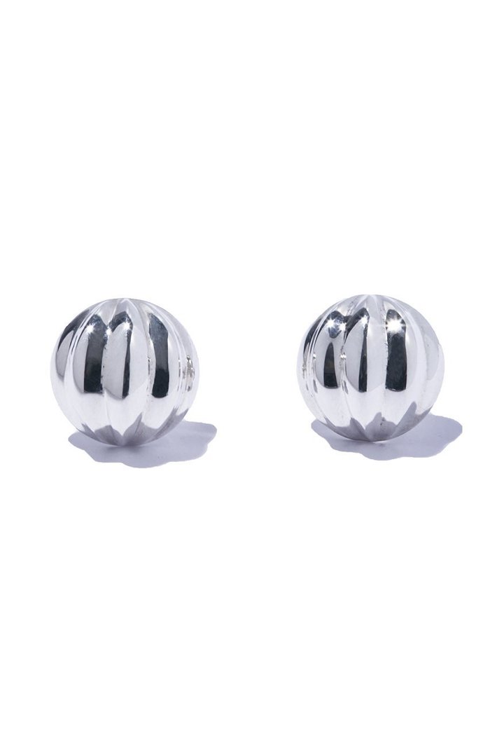 【イリスフォーセブン/IRIS 47】のconchiglie ピアス インテリア・キッズ・メンズ・レディースファッション・服の通販 founy(ファニー) https://founy.com/ ファッション Fashion レディースファッション Fashion for Women ジュエリー Jewelry ファッションリング Fashion Rings イヤリング・フープ・ドロップタイプ Hoop, Drop & Clip Earrings なめらか Smooth, Silky Texture イヤリング Earrings カットソー Cut and Sewn Top シルバー Silver, Metallic Silver ベーシック Basic, Essential モチーフ Motif, Design Theme |ID: prp329100004937508 ipo3291000000037049957