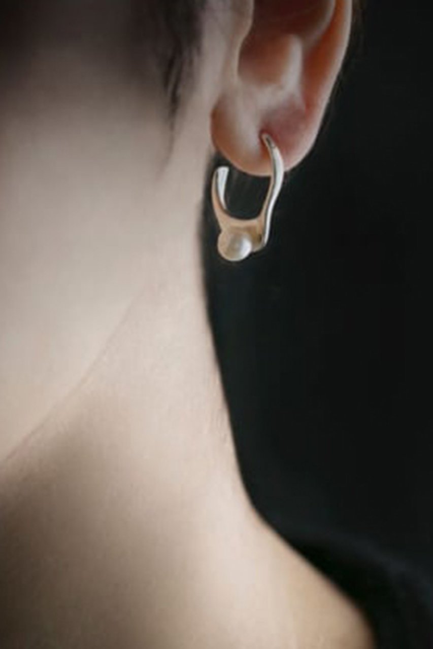 【イリスフォーセブン/IRIS 47】のwave ピアス 人気、トレンドファッション・服の通販 founy(ファニー) 　ファッション　Fashion　レディースファッション　Fashion for Women　ジュエリー　Jewelry　ファッションリング　Fashion Rings　イヤリング・フープ・ドロップタイプ　Hoop, Drop & Clip Earrings　イヤリング　Earrings　サークル　Circle, Round Design　シンプル　Simple, Minimal　パール　Pearl, Pearl Accent　フェミニン　Feminine, Girly　エレガント 上品　Elegant　other-2|ID: prp329100004937522 ipo3291000000037050054