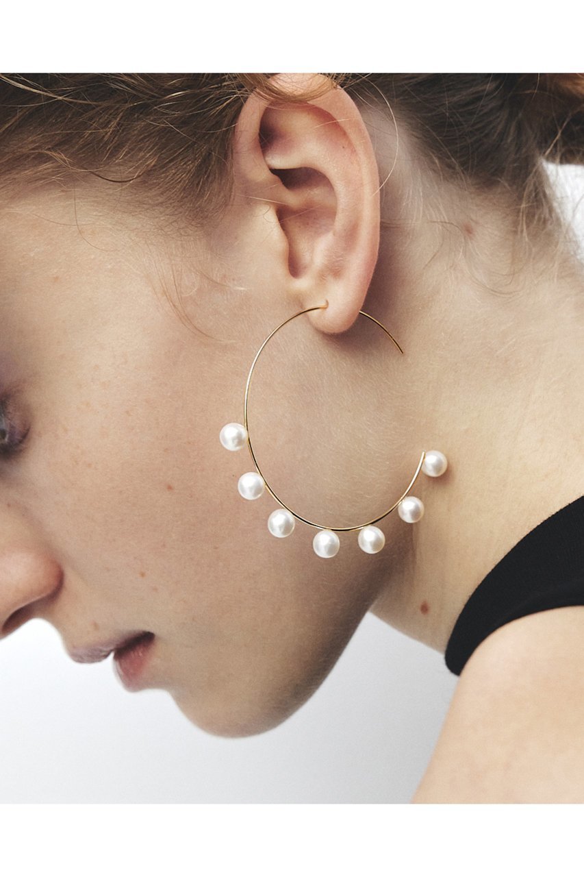 【ルボンボン/les bonbon】のflotter pearl hoop ピアス M 人気、トレンドファッション・服の通販 founy(ファニー) 　ファッション　Fashion　レディースファッション　Fashion for Women　ジュエリー　Jewelry　ファッションリング　Fashion Rings　イヤリング・フープ・ドロップタイプ　Hoop, Drop & Clip Earrings　イヤリング　Earrings　ジャケット　Jacket, Outerwear　パール　Pearl, Pearl Accent　ビッグ　Big, Oversized　フープ　Hoop, Hoop Earrings　モダン　Modern, Contemporary　other-2|ID: prp329100004937530 ipo3291000000037050124
