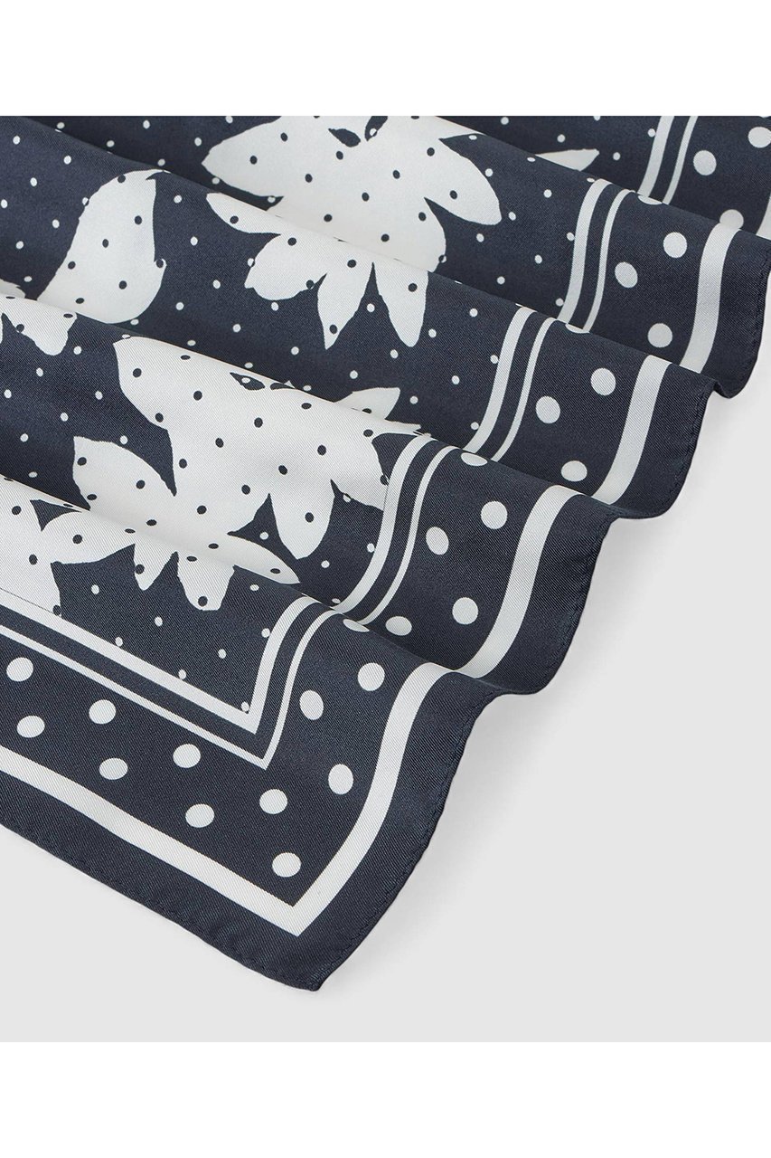 【アナイ/ANAYI】のドットフラワープリントスカーフ 人気、トレンドファッション・服の通販 founy(ファニー) 　ファッション　Fashion　レディースファッション　Fashion for Women　ストール　Soft & Warm Scarves　マフラー・スヌード / 冬小物の定番　Scarves & Mufflers　スカーフ　Scarf, Neckwear　ストール　Stole, Wrap　プリント　Print, Printed Pattern　マフラー　Scarf, Muffler　モチーフ　Motif, Design Theme　春　Spring　other-4|ID: prp329100004937535 ipo3291000000037050164