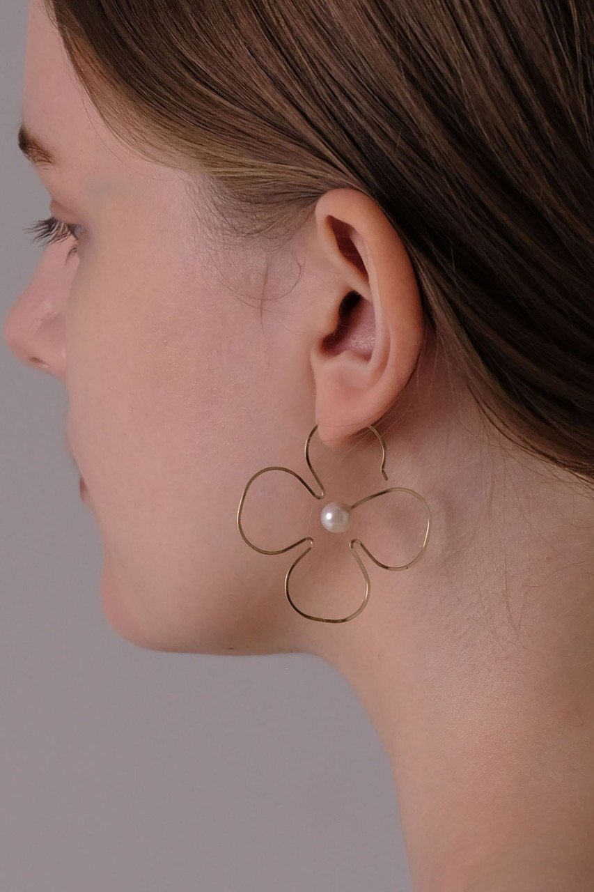 【ナチュラリジュエリ/NATURALI JEWELRY】の【ELLE SHOP限定】ブルーミングフラワーフープピアス 人気、トレンドファッション・服の通販 founy(ファニー) 　ファッション　Fashion　レディースファッション　Fashion for Women　ジュエリー　Jewelry　ファッションリング　Fashion Rings　イヤリング・フープ・ドロップタイプ　Hoop, Drop & Clip Earrings　イヤリング　Earrings　パール　Pearl, Pearl Accent　フラワー　Flower, Floral　フープ　Hoop, Hoop Earrings　モチーフ　Motif, Design Theme　ワイヤー　Wire, Wired Bra　エレガント 上品　Elegant　再入荷　Restock / Back in Stock　other-2|ID: prp329100004937576 ipo3291000000037050480