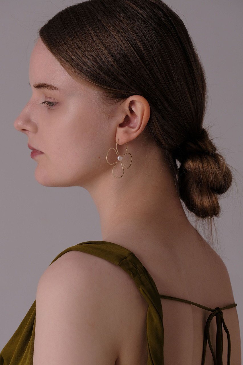 【ナチュラリジュエリ/NATURALI JEWELRY】の【ELLE SHOP限定】ブルーミングフラワーフープピアス 人気、トレンドファッション・服の通販 founy(ファニー) 　ファッション　Fashion　レディースファッション　Fashion for Women　ジュエリー　Jewelry　ファッションリング　Fashion Rings　イヤリング・フープ・ドロップタイプ　Hoop, Drop & Clip Earrings　イヤリング　Earrings　パール　Pearl, Pearl Accent　フラワー　Flower, Floral　フープ　Hoop, Hoop Earrings　モチーフ　Motif, Design Theme　ワイヤー　Wire, Wired Bra　エレガント 上品　Elegant　再入荷　Restock / Back in Stock　other-6|ID: prp329100004937576 ipo3291000000037050484