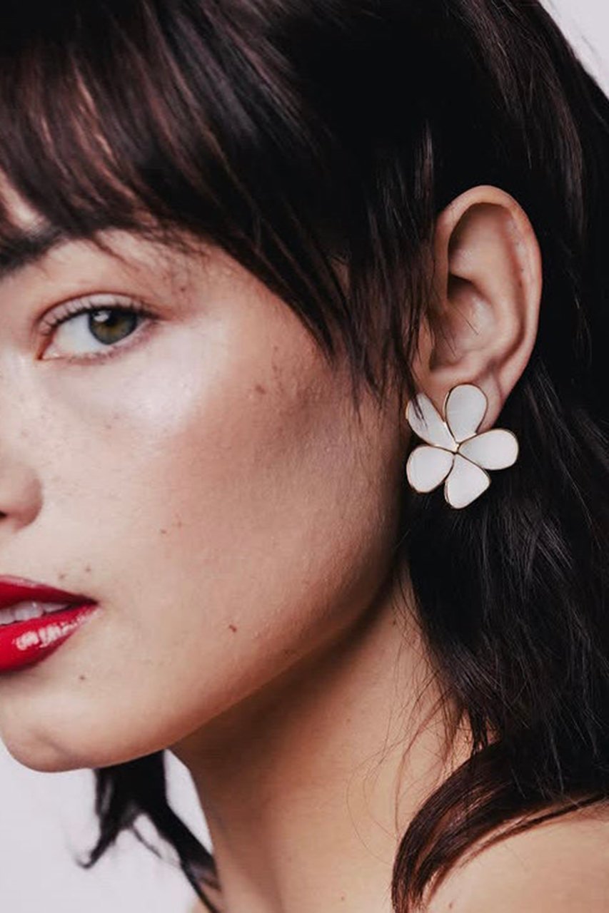 【セシル エ ジャンヌ/CECILE ET JEANNE】のエマイユ ホワイトフルールイヤリング 人気、トレンドファッション・服の通販 founy(ファニー) 　ファッション　Fashion　レディースファッション　Fashion for Women　ジュエリー　Jewelry　ファッションリング　Fashion Rings　イヤリング・フープ・ドロップタイプ　Hoop, Drop & Clip Earrings　イヤリング　Earrings　ロング　Long, Long-Length　再入荷　Restock / Back in Stock　other-2|ID: prp329100004937579 ipo3291000000037050506