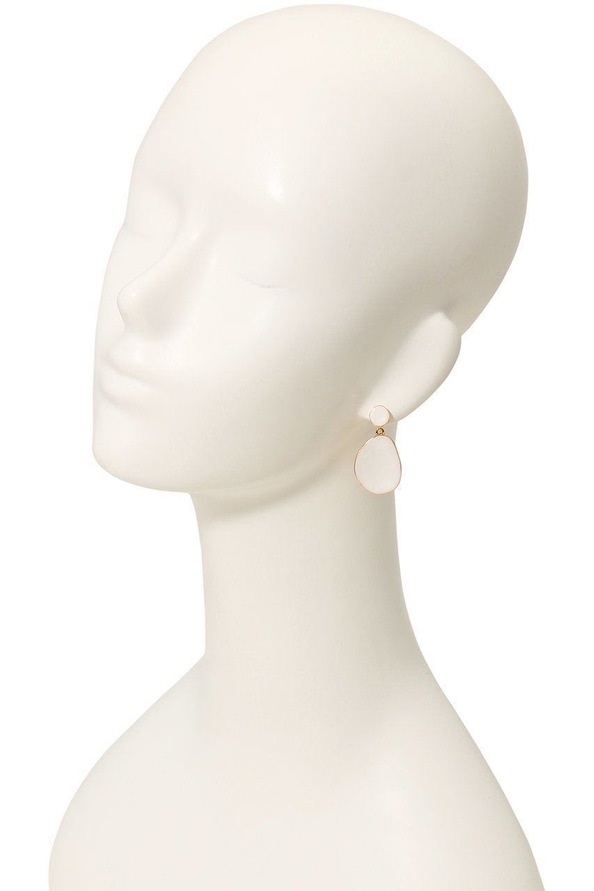 【セシル エ ジャンヌ/CECILE ET JEANNE】のエマイユ ホワイト ペタルドロップピアス 人気、トレンドファッション・服の通販 founy(ファニー) 　ファッション　Fashion　レディースファッション　Fashion for Women　ジュエリー　Jewelry　ファッションリング　Fashion Rings　イヤリング・フープ・ドロップタイプ　Hoop, Drop & Clip Earrings　おすすめ　Recommended / Our Picks　イヤリング　Earrings　エナメル　Patent Leather　ドロップ　Drop Shoulder, Dropped Style　プレート　Plate, Dish　再入荷　Restock / Back in Stock　春　Spring　other-3|ID: prp329100004937582 ipo3291000000037050525