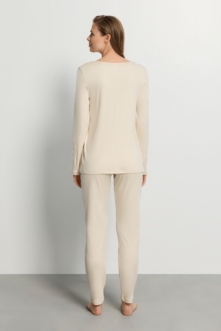 【ハンロ/HANRO】の袖レースパジャマ 人気、トレンドファッション・服の通販 founy(ファニー) 　ファッション　Fashion　レディースファッション　Fashion for Women　トップス・カットソー　Cut & Sew Tops　エレガント 上品　Elegant　シルケット　Silket, Silky Cotton　パジャマ　Pajamas, Sleepwear　ボトム　Bottoms, Lower Wear　ラグジュアリー　Luxury, Elegant　リュクス　Luxury, Elegant, High-End, Chic　リラックス　Relax, Relaxed Fit　レース　Lace, Lace Fabric　other-8|ID: prp329100004937672 ipo3291000000037051141