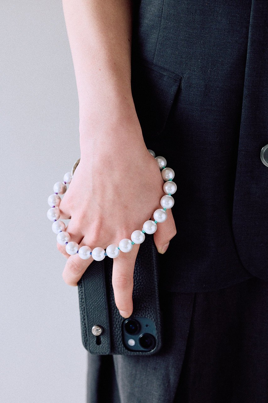 【カドー/CADEAUX】の【CADEAUX PLUS】ホワイトパール スマホストラップ 人気、トレンドファッション・服の通販 founy(ファニー) 　ファッション　Fashion　レディースファッション　Fashion for Women　コレクション　Collection, Seasonal Line　シルク　Silk, 100% Silk　チャーム　Charm, Pendant　トレンド　Trend, Trending Now　パール　Pearl, Pearl Accent　人気　Popular, Best Seller　other-8|ID: prp329100004937772 ipo3291000000037051804