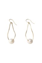 【ナチュラリジュエリ/NATURALI JEWELRY】のパール ドロップツイストピアス パール|ID: prp329100004937843 ipo3291000000037336100