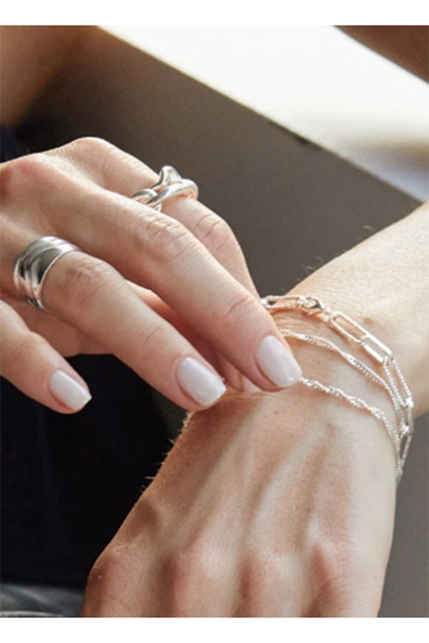 【デイジー ロンドン/DAISY LONDON】の【POLLY SAYER】 PAPERCLIP CHAIN ブレスレット 人気、トレンドファッション・服の通販 founy(ファニー) 　ファッション　Fashion　レディースファッション　Fashion for Women　ジュエリー　Jewelry　チェーン＆カフブレスレット　Cuff & Chain Bracelets　バングル・カフブレスレット　Bangles & Cuff Bracelets　おすすめ　Recommended / Our Picks　コレクション　Collection, Seasonal Line　ブレスレット　Bracelet, Wristband　ボックス　Boxy, Box Shape　エレガント 上品　Elegant　人気　Popular, Best Seller　other-2|ID: prp329100004937865 ipo3291000000037052515