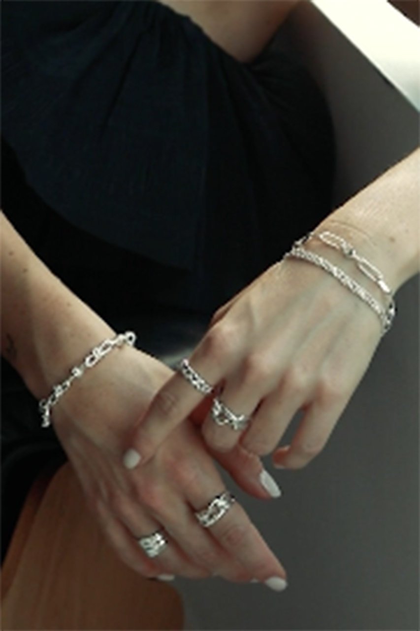 【デイジー ロンドン/DAISY LONDON】の【POLLY SAYER】 PAPERCLIP CHAIN ブレスレット 人気、トレンドファッション・服の通販 founy(ファニー) 　ファッション　Fashion　レディースファッション　Fashion for Women　ジュエリー　Jewelry　チェーン＆カフブレスレット　Cuff & Chain Bracelets　バングル・カフブレスレット　Bangles & Cuff Bracelets　おすすめ　Recommended / Our Picks　コレクション　Collection, Seasonal Line　ブレスレット　Bracelet, Wristband　ボックス　Boxy, Box Shape　エレガント 上品　Elegant　人気　Popular, Best Seller　other-6|ID: prp329100004937865 ipo3291000000037052519