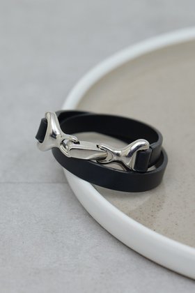 【ガリャルダガランテ/GALLARDAGALANTE】 ビットレザーブレス人気、トレンドファッション・服の通販 founy(ファニー) ファッション Fashion レディースファッション Fashion for Women ジュエリー Jewelry チェーン＆カフブレスレット Cuff & Chain Bracelets バングル・カフブレスレット Bangles & Cuff Bracelets ブレスレット Bracelet, Wristband モチーフ Motif, Design Theme エレガント 上品 Elegant |ID:prp329100004937939