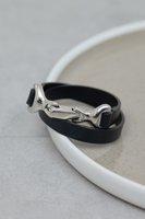 【ガリャルダガランテ/GALLARDAGALANTE】のビットレザーブレス 人気、トレンドファッション・服の通販 founy(ファニー) ファッション Fashion レディースファッション Fashion for Women ジュエリー Jewelry チェーン＆カフブレスレット Cuff & Chain Bracelets バングル・カフブレスレット Bangles & Cuff Bracelets ブレスレット Bracelet, Wristband モチーフ Motif, Design Theme エレガント 上品 Elegant |ID:prp329100004937939