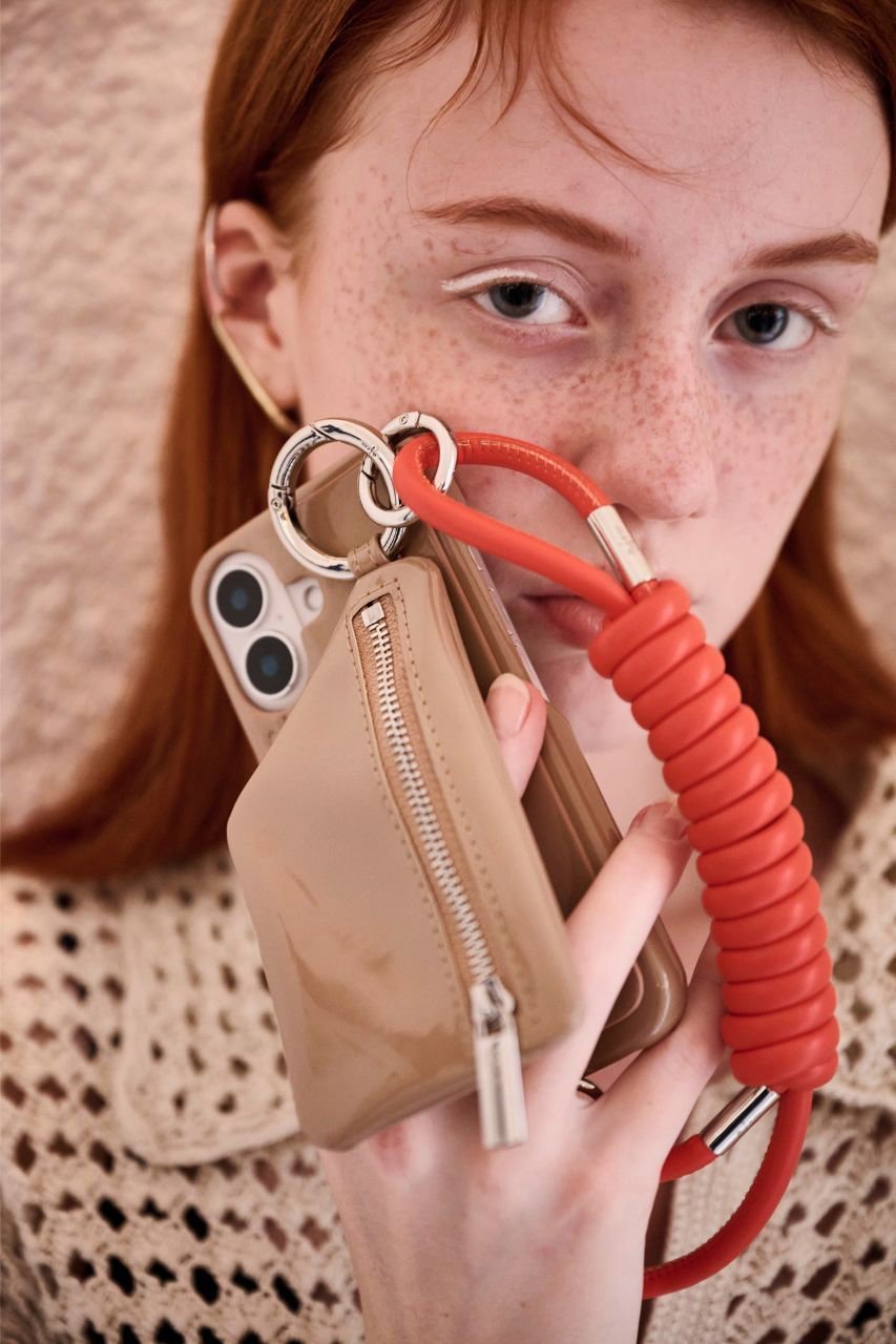 【エジュー/ajew】のiPhone16 ajew patent case shoulder 人気、トレンドファッション・服の通販 founy(ファニー) 　ファッション　Fashion　レディースファッション　Fashion for Women　2023年　2023　2023-2024秋冬・A/W　Autumn/Winter 2023–24 AW23–24　iPhone アイフォーン　iPhone　エナメル　Patent Leather　再入荷　Restock / Back in Stock　定番　Standard, Basic Item　軽量　Lightweight, Ultra Light　other-5|ID: prp329100004938213 ipo3291000000037055233