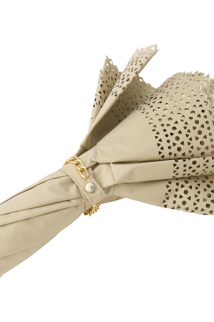 【ムーンバット/MOONBAT】の【Sun dress】パンチングフリル 晴雨兼用日傘 2段折りたたみ傘 人気、トレンドファッション・服の通販 founy(ファニー) 　ファッション　Fashion　レディースファッション　Fashion for Women　ワンピース　Dresses　フォーマル・パーティードレス・結婚式用ドレス　Elegant & Casual Dresses　レイングッズ・傘・晴雨兼用傘　Umbrellas & Rain Gear　チェーン　Chain, Chain Strap　ハンカチ　Handkerchief, Hanky　フェミニン　Feminine, Girly　フォルム　Silhouette, Form　モダン　Modern, Contemporary　エレガント 上品　Elegant　傘　Umbrella, Parasol　再入荷　Restock / Back in Stock　日傘　Parasol, UV Umbrella　時計　Watch, Wristwatch　other-3|ID: prp329100004938297 ipo3291000000037056105