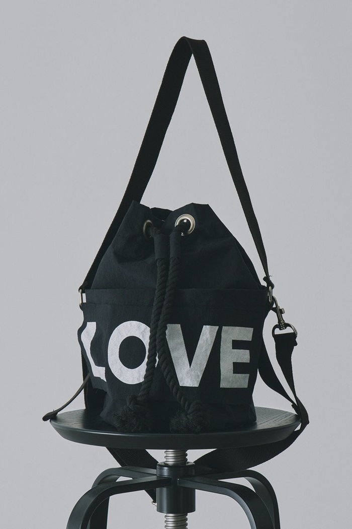 【キャサリンハムネット/KATHARINE HAMNETT LONDON】の【UNISEX】【キャサリン・ハムネット×HYAKU】LOVE 2WAYバッグ SMALL インテリア・キッズ・メンズ・レディースファッション・服の通販 founy(ファニー) https://founy.com/ ファッション Fashion レディースファッション Fashion for Women ユニセックス Unisex, Genderless 人気 Popular, Best Seller 別注 Limited Edition, Custom Order 新作・新入荷 New Arrivals / New In 軽量 Lightweight, Ultra Light |ID: prp329100004938345 ipo3291000000037056534