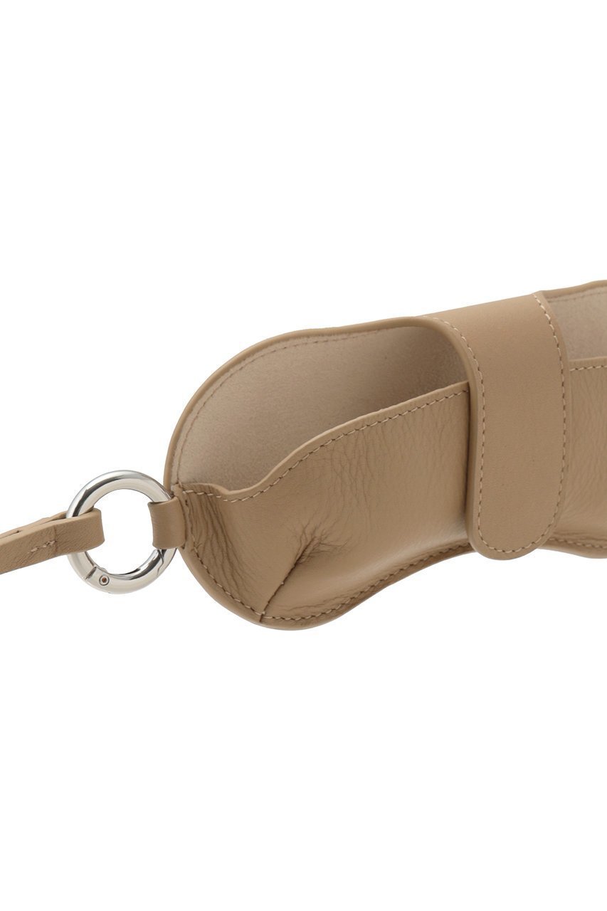 【メゾン キツネ/MAISON KITSUNE】の【UNISEX】SUNGLASSES ホルダー 人気、トレンドファッション・服の通販 founy(ファニー) 　ファッション　Fashion　レディースファッション　Fashion for Women　サングラス&メガネ　Sunglasses & Eyewear　レイングッズ・傘・晴雨兼用傘　Umbrellas & Rain Gear　ユニセックス　Unisex, Genderless　なめらか　Smooth, Silky Texture　サングラス　Sunglasses, Shades　シルバー　Silver, Metallic Silver　ハンカチ　Handkerchief, Hanky　フォルム　Silhouette, Form　ループ　Loop, Loop Knit　傘　Umbrella, Parasol　新作・新入荷　New Arrivals / New In　時計　Watch, Wristwatch　other-4|ID: prp329100004938646 ipo3291000000037058994