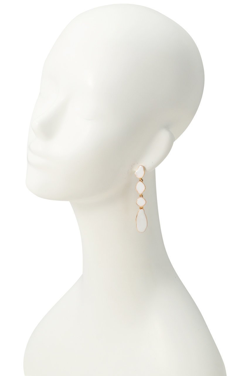 【セシル エ ジャンヌ/CECILE ET JEANNE】のエマイユ ホワイト ペタルロングピアス 人気、トレンドファッション・服の通販 founy(ファニー) 　ファッション　Fashion　レディースファッション　Fashion for Women　ジュエリー　Jewelry　ファッションリング　Fashion Rings　イヤリング・フープ・ドロップタイプ　Hoop, Drop & Clip Earrings　イヤリング　Earrings　エレガント 上品　Elegant　プレート　Plate, Dish　モチーフ　Motif, Design Theme　ロング　Long, Long-Length　新作・新入荷　New Arrivals / New In　other-3|ID: prp329100004938652 ipo3291000000037059031