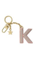 【ボナベンチュラ/BONAVENTURA】のイニシャルチャーム キーホルダー (K) グレージュ×ベイビーピンク|ID: prp329100004938756 ipo3291000000037059815