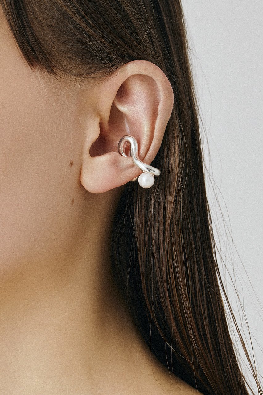 【エネイ/ENEY】のCONTOURS パールイヤカフ(片耳用) 人気、トレンドファッション・服の通販 founy(ファニー) 　ファッション　Fashion　レディースファッション　Fashion for Women　ジュエリー　Jewelry　ファッションリング　Fashion Rings　イヤリング・フープ・ドロップタイプ　Hoop, Drop & Clip Earrings　イヤリング　Earrings　パール　Pearl, Pearl Accent　フィット　Fit, Slim Fit　再入荷　Restock / Back in Stock　片耳　One-Ear, Single Earring　other-2|ID: prp329100004941563 ipo3291000000037087512