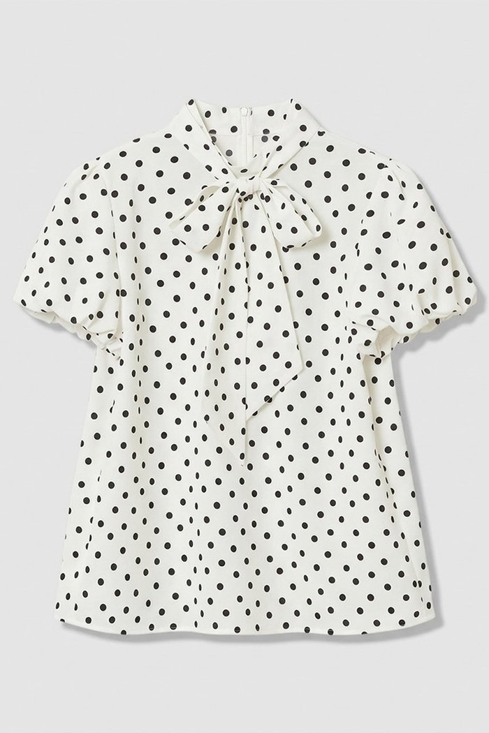 【アルアバイル/allureville】の【LOULOU WILLOUGHBY】デシンドットリボンブラウス インテリア・キッズ・メンズ・レディースファッション・服の通販 founy(ファニー) https://founy.com/ ファッション Fashion レディースファッション Fashion for Women トップス・カットソー Cut & Sew Tops シャツ・ブラウス・オフィスカジュアル Elegant Blouses & Button-Ups おすすめ Recommended / Our Picks クラシカル Classical, Vintage-Inspired ショート Short, Short Length スタンド Stand Collar, Upright Stand スリーブ Sleeve, Long Sleeve / Short Sleeve ドット Polka Dot, Dot Pattern プリント Print, Printed Pattern リボン Ribbon, Bow 新作・新入荷 New Arrivals / New In |ID: prp329100004941659 ipo3291000000037088265