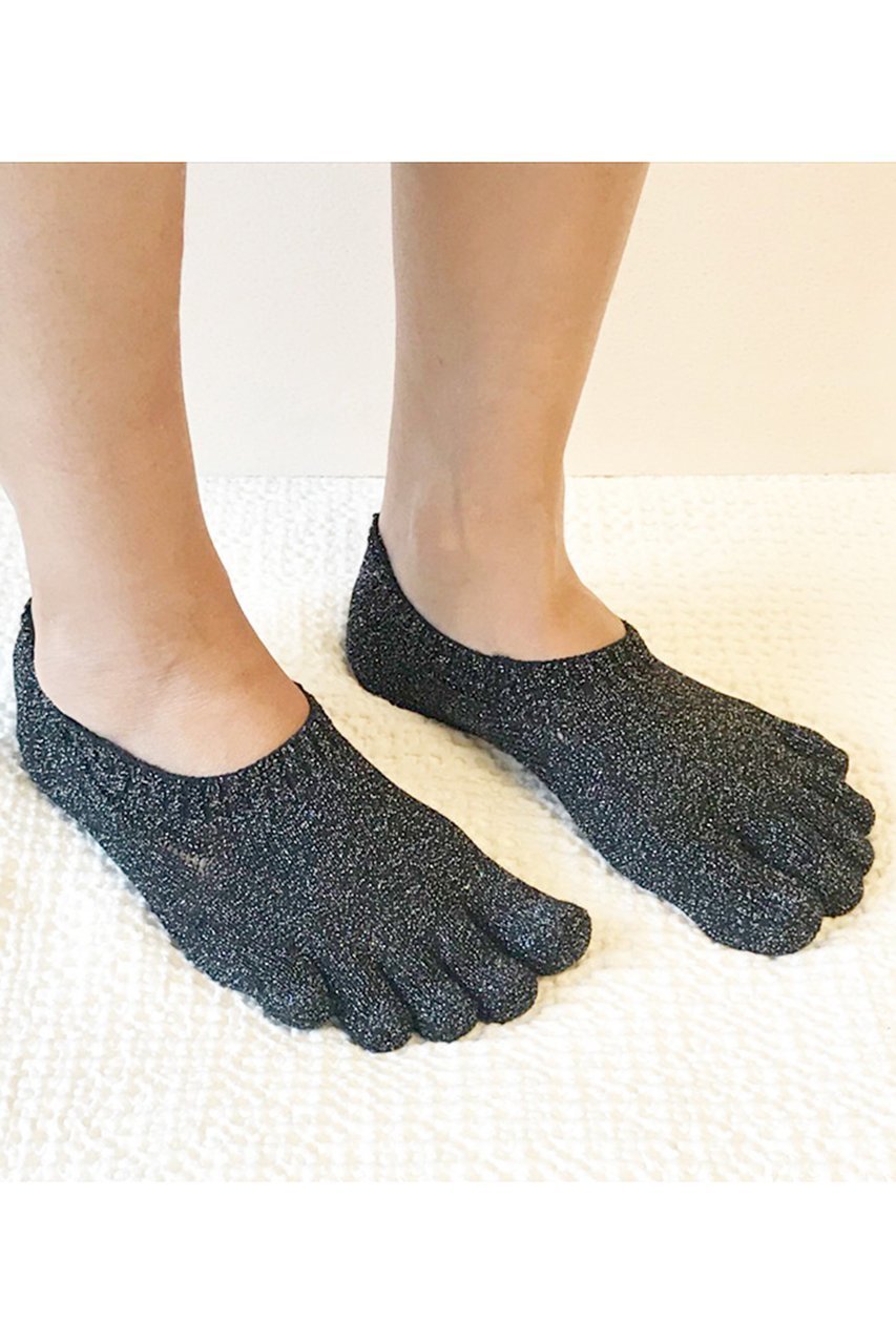 【ダブルアンドエフダブル/w&fw】のラメ5本指カバーソックス 人気、トレンドファッション・服の通販 founy(ファニー) 　ファッション　Fashion　レディースファッション　Fashion for Women　ソックス&靴下　Socks & Hosiery　レッグウェア・ストッキング　Legwear & Hosiery　おすすめ　Recommended / Our Picks　シリコン　Silicone, Silicone Material　シルク　Silk, 100% Silk　スニーカー　Sneakers, Trainers　スポーツ　Sports, Activewear　ソックス　Socks, Hosiery　フィット　Fit, Slim Fit　メッシュ　Mesh, Net Fabric　定番　Standard, Basic Item　other-3|ID: prp329100004942436 ipo3291000000037094951