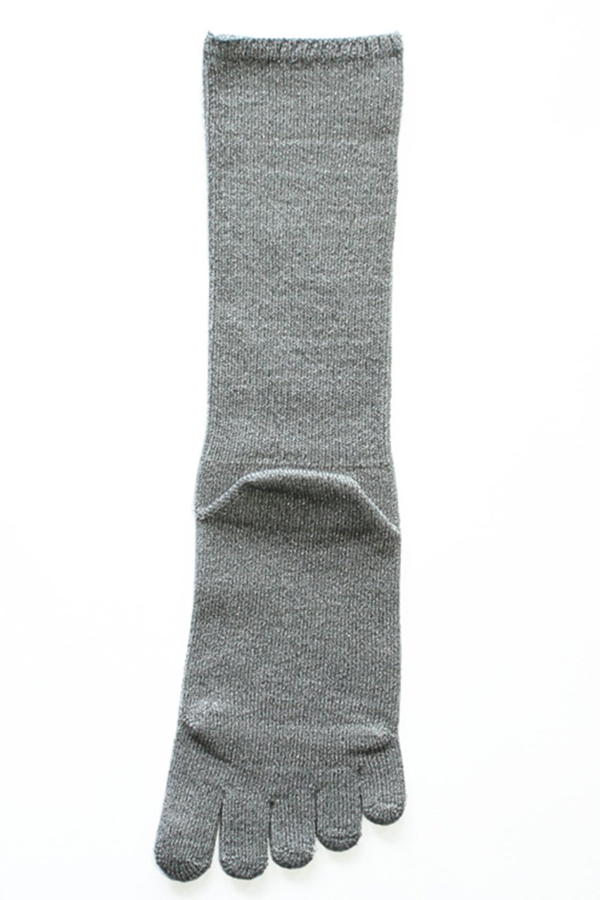 【ダブルアンドエフダブル/w&fw】のシルクコットンラメ5本指Wソックス インテリア・キッズ・メンズ・レディースファッション・服の通販 founy(ファニー) 　ファッション　Fashion　レディースファッション　Fashion for Women　ソックス&靴下　Socks & Hosiery　レッグウェア・ストッキング　Legwear & Hosiery　おすすめ　Recommended / Our Picks　シルク　Silk, 100% Silk　ソックス　Socks, Hosiery　ホールガーメント　WholeGarment, Seamless Knit　定番　Standard, Basic Item　シルバー|ID: prp329100004942439 ipo3291000000037094970